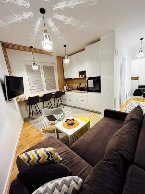 Communal lounge/ TV room, TV and multimedia, kitchen