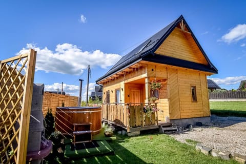 Property building, Summer, BBQ facilities, Children play ground, Hot Tub, Cycling, On site