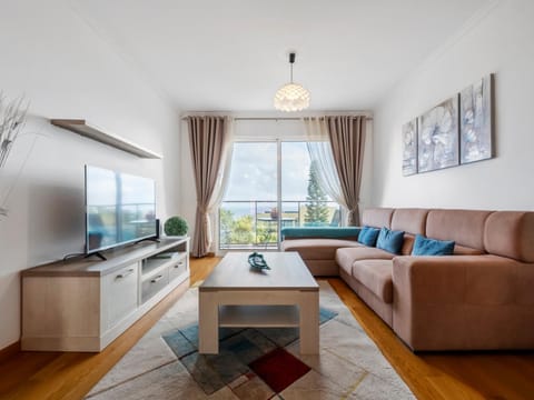 TV and multimedia, Living room, Seating area, Evening entertainment