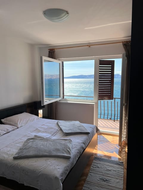Bed, Bedroom, Sea view