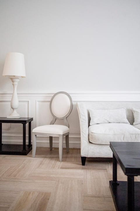 Living room, Decorative detail, Seating area, internet