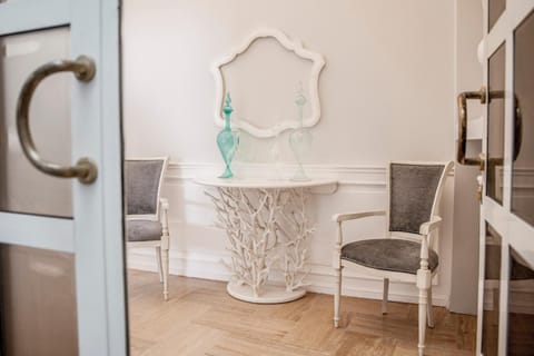 Living room, Decorative detail