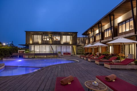Swimming pool