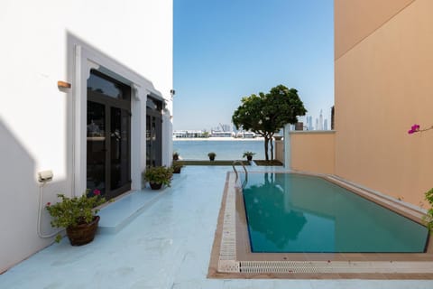 Palm Jumeirah - Property Advisers House in Dubai