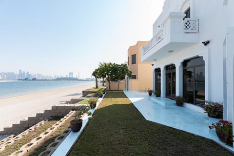 Palm Jumeirah - Property Advisers House in Dubai