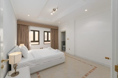 Palm Jumeirah - Property Advisers House in Dubai