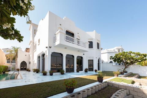 Palm Jumeirah - Property Advisers House in Dubai