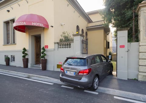 Facade/entrance, Parking