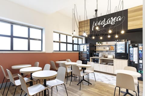 Lounge or bar, Breakfast