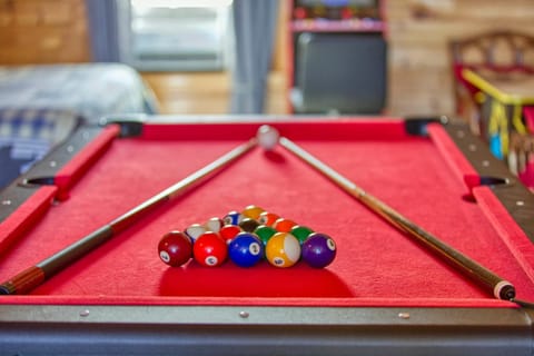 Billiard, Game Room