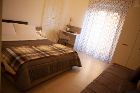 Property building, Photo of the whole room, Bedroom
