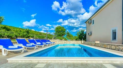 Swimming pool, sunbed
