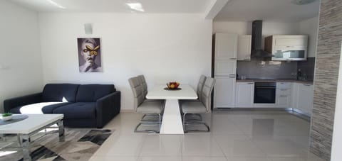 Living room, Dining area, kitchen