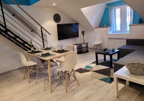 Communal lounge/ TV room, TV and multimedia, Living room, Dining area