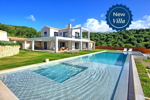 Property building, Garden, Swimming pool