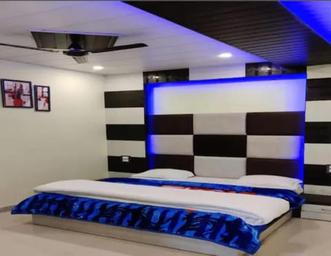 Property building, Bed, Bedroom, fireplace