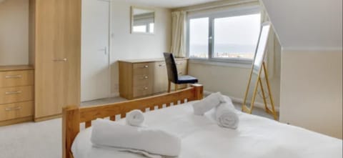 Bed, Bedroom, Sea view