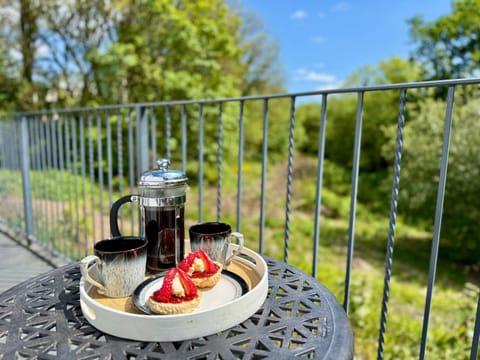 Coffee/tea facilities, View (from property/room), View (from property/room), Garden view, Garden view, River view, River view