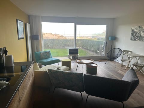 TV and multimedia, Living room, Sea view