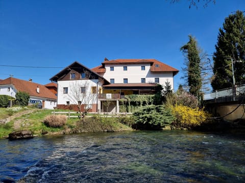 Property building, Garden, Garden, Balcony/Terrace