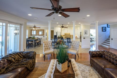 New - Spectacular️ Golf Views - Sleeps 20 - Pinehurst National #9 - Near DT Pinehurst! Villa in Pinehurst