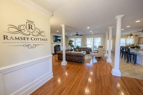 New - Spectacular️ Golf Views - Sleeps 20 - Pinehurst National #9 - Near DT Pinehurst! Villa in Pinehurst