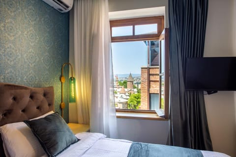 Nearby landmark, Bed, View (from property/room), View (from property/room), City view, Street view