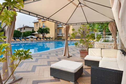 Property building, Restaurant/places to eat, Garden, Evening entertainment, Area and facilities, Swimming pool