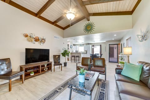 Mtn-View Condo with Hot Tub Access in Sedona! Apartment in Village of Oak Creek