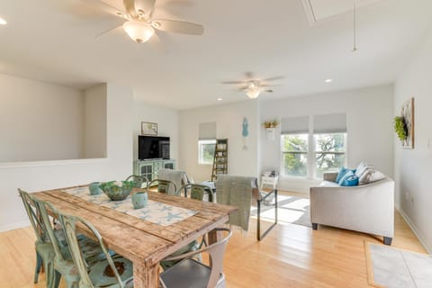 Seabrook Getaway with Balconies and Bay Views! House in Seabrook