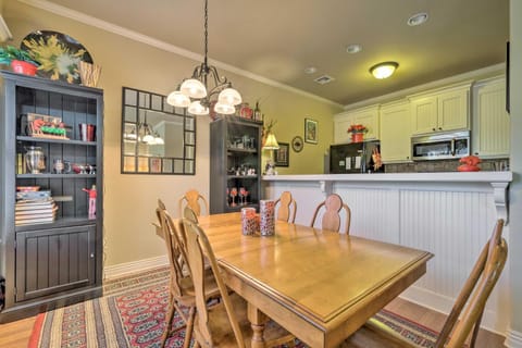 Fayetteville Apt by Univ of Arkansas Campus! Apartment in Fayetteville