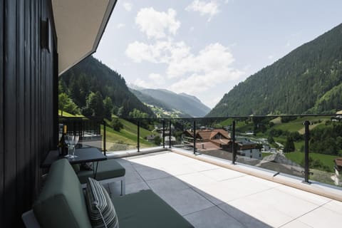 Day, Natural landscape, View (from property/room), Balcony/Terrace, Mountain view