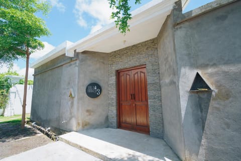 Property building, Facade/entrance, Parking