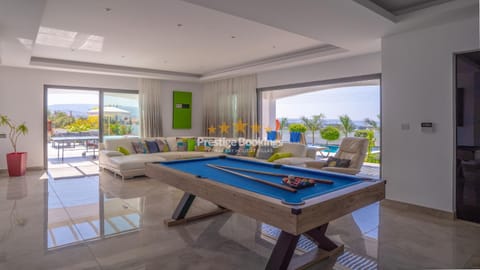 Billiard, Living room