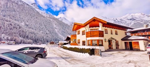 Property building, Natural landscape, Winter, Mountain view, Parking