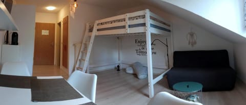 Bed, Photo of the whole room, Seating area