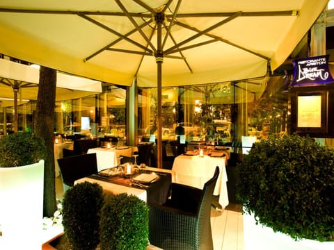 Restaurant/places to eat, Balcony/Terrace, Balcony/Terrace
