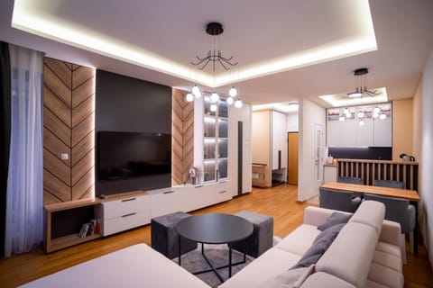 TV and multimedia, Living room, Seating area, Dining area