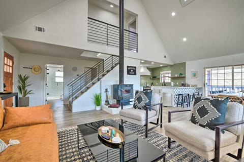 Spacious Family Home on the Water and Boat Dock House in Texas