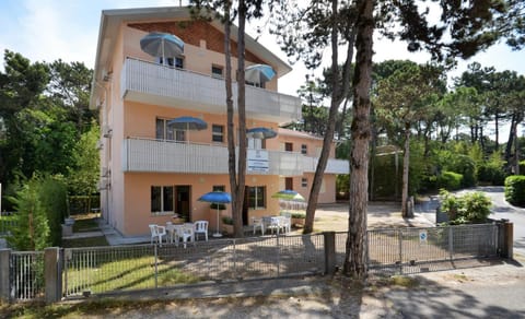 Property building, Garden, Balcony/Terrace