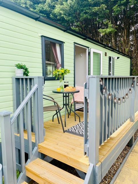 Patio, Facade/entrance, Balcony/Terrace