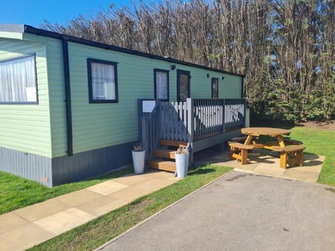 Patio, Facade/entrance