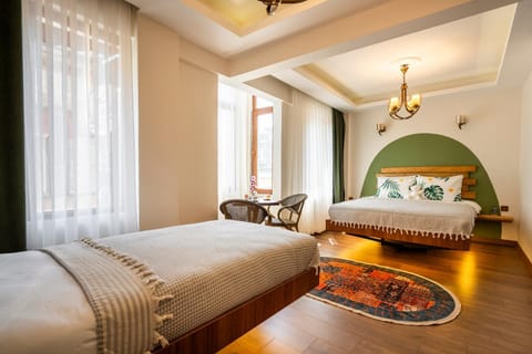 Bed, Living room, Photo of the whole room, Seating area, Bedroom