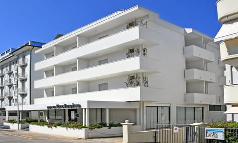 Property building, Neighbourhood, Breakfast