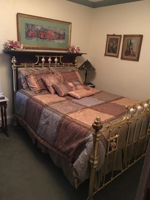 Raindrops On Roses Bed & Breakfast Bed and Breakfast in Herkimer