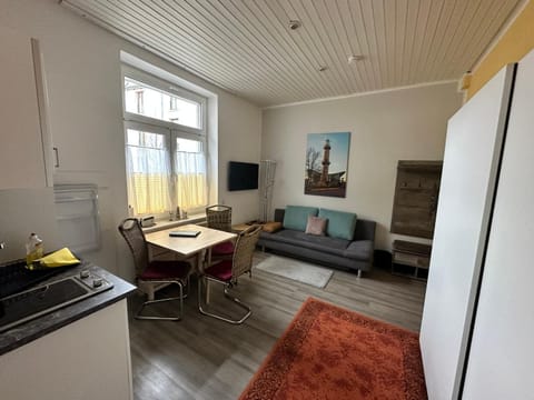 Communal lounge/ TV room, Living room, Seating area, Dining area, Evening entertainment