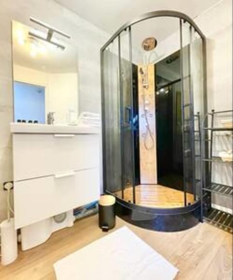 Le Glamour I Peaceful I High-Speed Internet Apartment in Saint-Nazaire