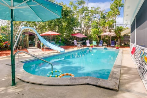 Less Than 3 Mi to Golf and Swim Cozy Oasis in Lake Worth! Apartment in Lake Worth