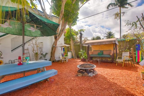 Less Than 3 Mi to Golf and Swim Cozy Oasis in Lake Worth! Apartment in Lake Worth