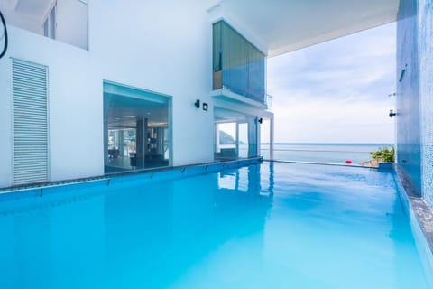 Swimming pool, Swimming pool